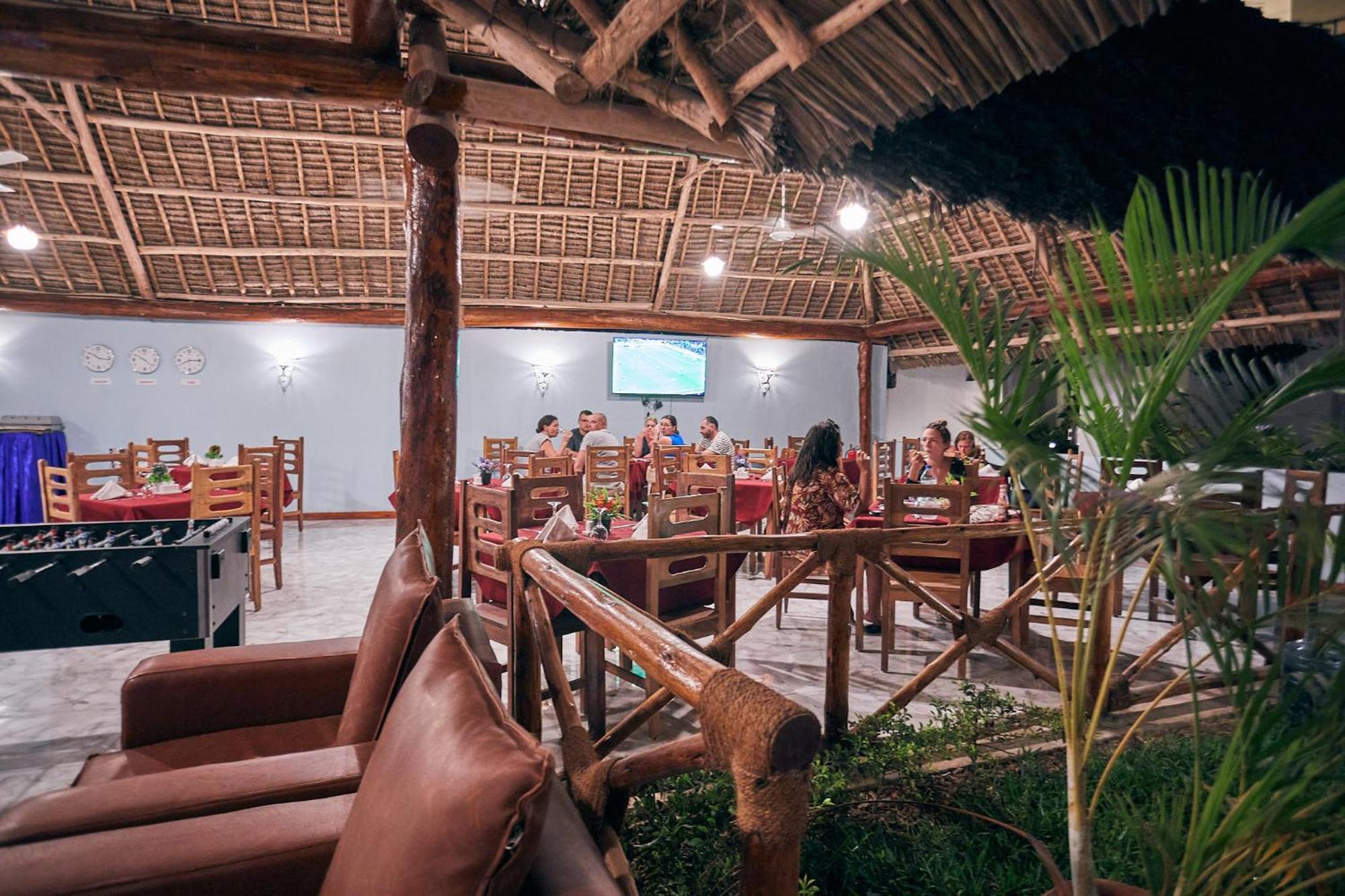 Malika Nungwi Hotel Buitenkant foto